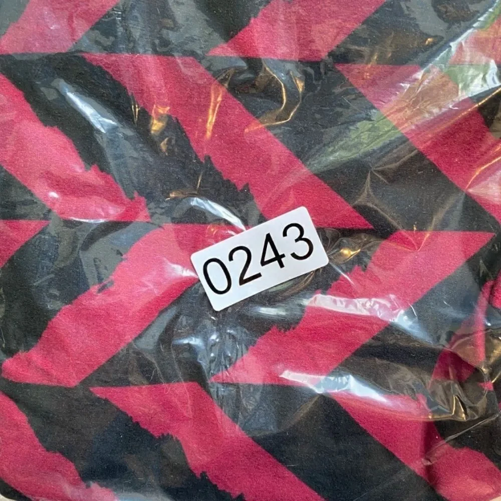 0243 LuLaRoe Size OS Leggings Black and Magenta Chevron Pattern New